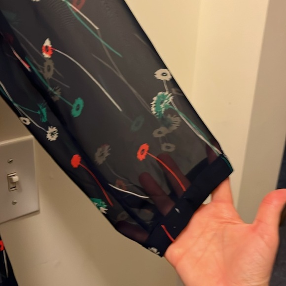 Banana Republic Navy Floral Blouse size medium - Picture 5 of 9